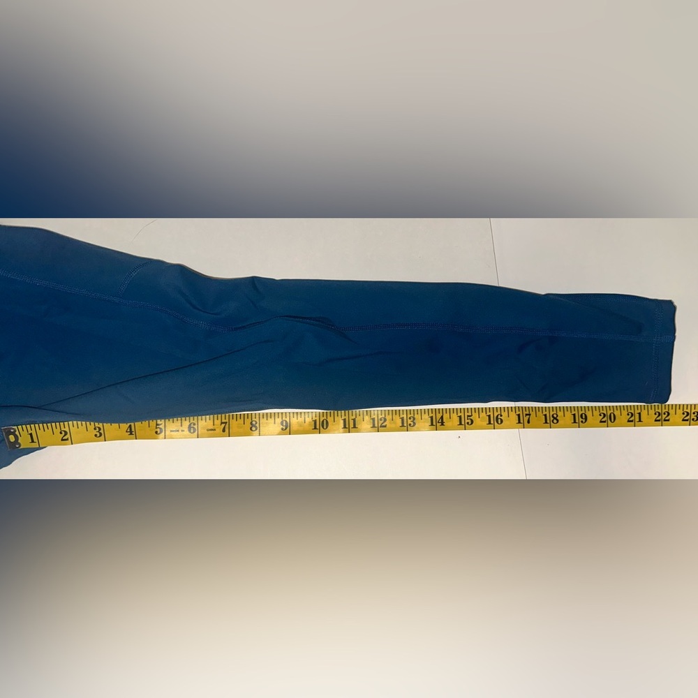 Zyia Active Leggings Women’s Size Small Blue Brilliant Hi-Rise Capri 22” Pockets - Picture 5 of 5